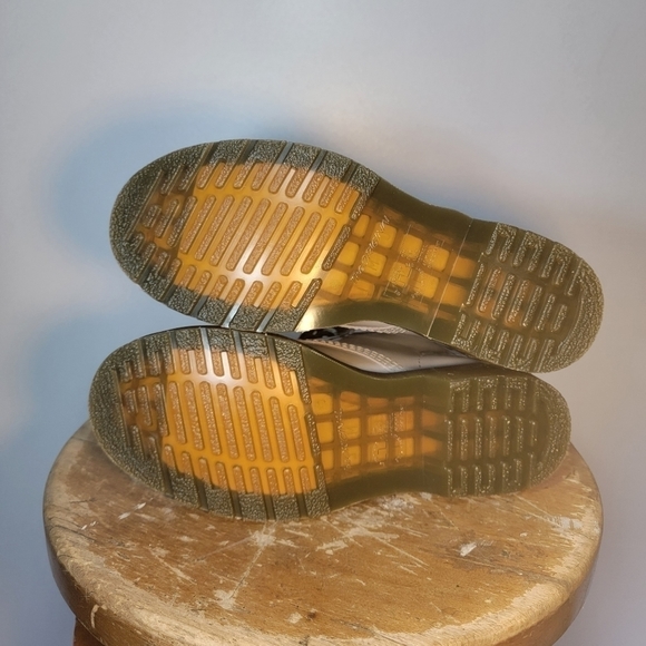 Dr. Martens grey patent leather. Size 7!! - Picture 4 of 6